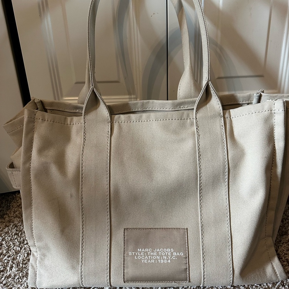 Marc Jacob’s the large tote bag in canvas - Picture 8 of 9